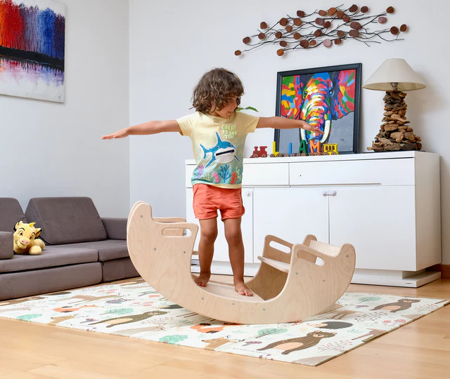 La Chaise Montessori à Bascule en Bois avec Table 2 en 1 : Éveillez la Créativité et l'Autonomie de Votre Enfant