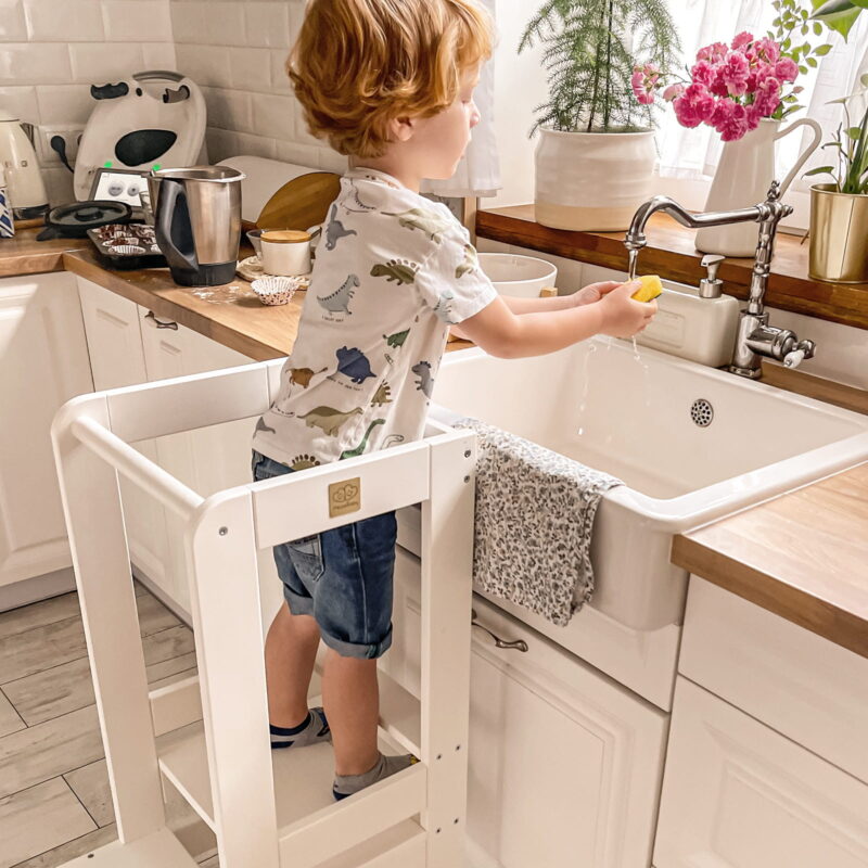 Tour d’Observation Montessori en Bois Aide-cuisinier Blanc : L'outil parfait pour l'implication des enfants dans la cuisine