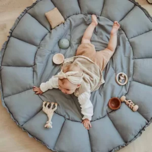 Découvrez le Tapis Montessori d'Éveil Contour Relevable Bloom Bleu de Play&Go